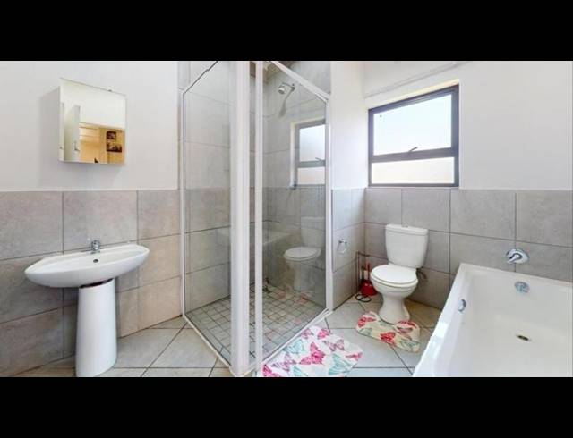 3 BEDROOM TOWNHOUSE FOR SALE IN NORTON HOME ESTATE